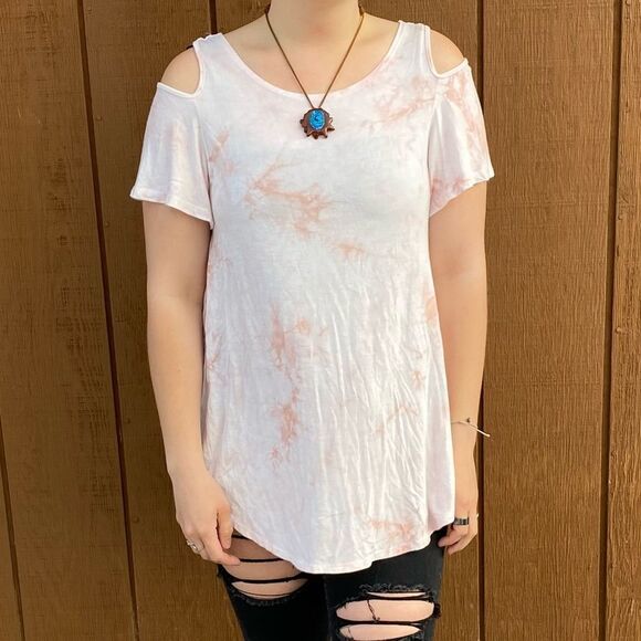 🍄 Cold Shoulder Tie Dye Pink and White Tee - Picture 4 of 4